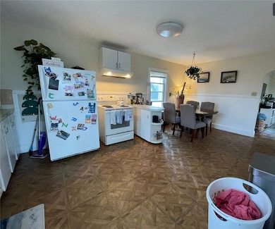 11 Russell Ave unit 2, Newport, RI 02840 - photo 3