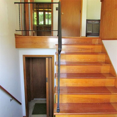 189 Waterman Cir, Saint Johnsbury, VT 05819 - photo 2