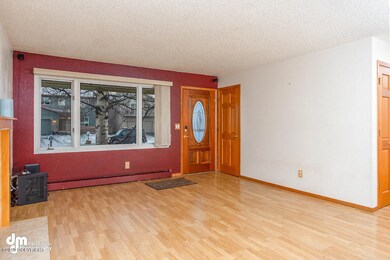 Living Room_5319-SMALL