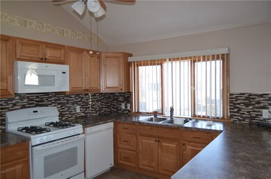 24 Loring Rd unit 2nd fl, Warwick, RI 02889 - photo 5