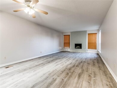 11305 Benttree Cir, Oklahoma City, OK 73120 - photo 2