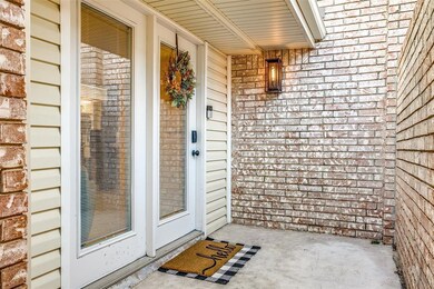 928 Shady Creek Ln, Bedford, TX 76021 - photo 3