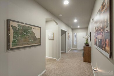 927 N Smith Ct, Sisters, OR 97759 - photo 5