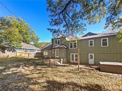 10332 Cherokee Ln, Leawood, KS 66206 - photo 6