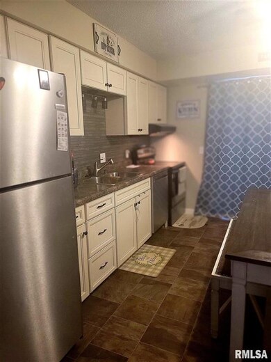 2830 W 66th St, Davenport, IA 52806 - photo 7