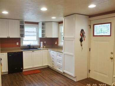 828 Decatur St, Lincoln, IL 62656 - photo 6