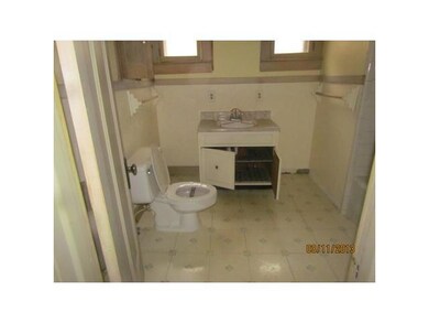 907 Princeton Ave, Lansing, MI 48915 - photo 3