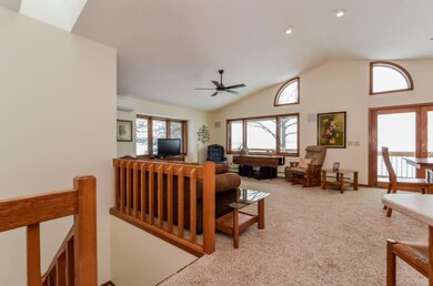 004-Living_Room-1392087-mls