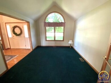 2208 SW Pondview Dr, Topeka, KS 66614 - photo 3