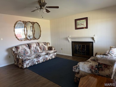 2620 Carolyn Blvd, Granite City, IL 62040 - photo 2