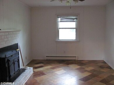 Den/Family/Great Room - Den w/Fireplace