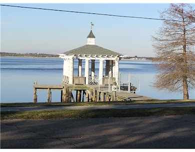 Waterfront/Dock/Pier.