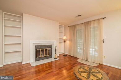 2217 Lovedale Ln unit B, Reston, VA 20191 - photo 5