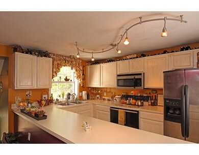 20 Gates Crossing unit 20, Leominster, MA 01453 - photo 2