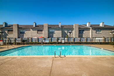 Community pool walking distance from your front do