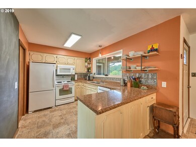 255 Oak Villa Rd, Dallas, OR 97338 - photo 3