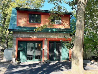 406 S. Aurora 1 BR, 1 Bath 723 sq.ft.