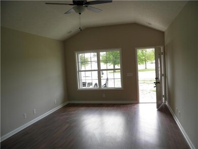807 Woodrow St, Manchester, TN 37355 - photo 2