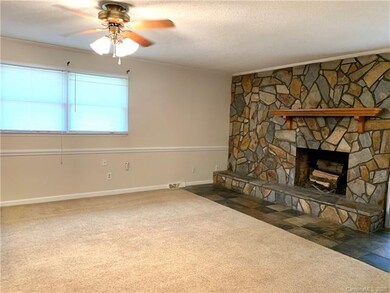 115 Victoria Dr, Statesville, NC 28625 - photo 4