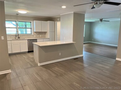 Dinning Kitchen bar stool space