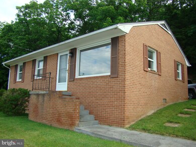 296 Locust Dr, Strasburg, VA 22657 - photo 2