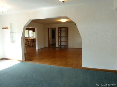 687 Starnes Cove Rd, Asheville, NC 28806 - photo 4