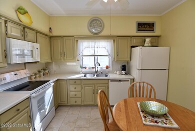 21 Bruce St, Schenectady, NY 12302 - photo 7