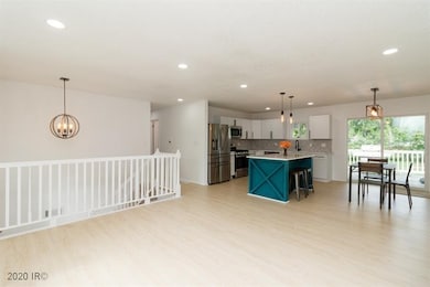 807 E 12th St N, Newton, IA 50208 - photo 4