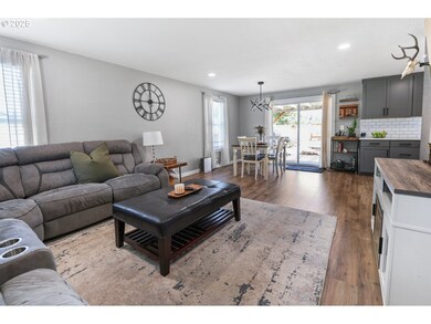 701 S 68th Place, Springfield, OR 97478 - photo 5