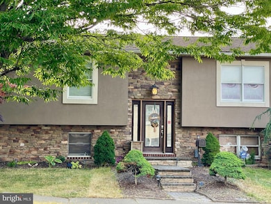 612 Lynn Ave, Bethlehem, PA 18015 - photo 2