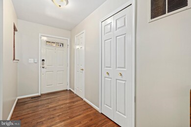 249 Finchingfield Ct, Sterling, VA 20165 - photo 7