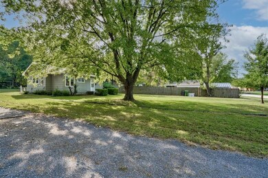 613 S 7th St, Rogers, AR 72756 - photo 3