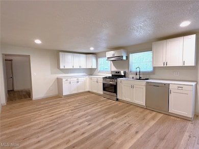 Brand New 21'x13' open concept kitchen