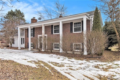 13428 Sequoia Ln, South Lyon, MI 48178 - photo 3