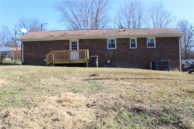 520 Staples St, Reidsville, NC 27320 - photo 3