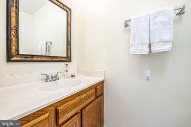 17747 Chipping Ct, Olney, MD 20832 - photo 4