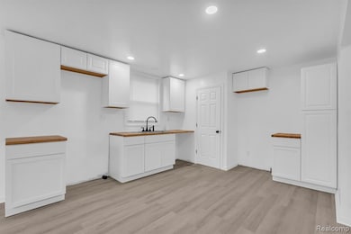 15053 Hazelridge St, Detroit, MI 48205 - photo 7