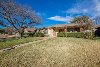 4520 Cinnamon Hill Dr, Fort Worth, TX 76133 - photo 2