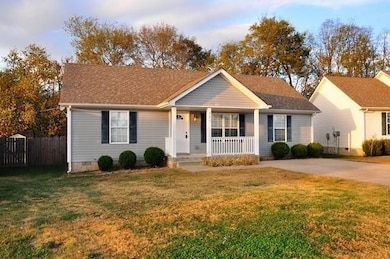 571 Oakmont Dr, Clarksville, TN 37042 - photo 2