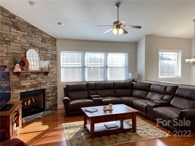 674 Salisbury Rd, Hendersonville, NC 28792 - photo 6