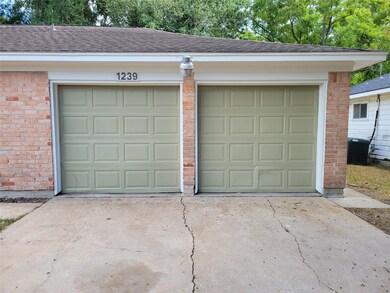 1239 W Donovan St, Houston, TX 77091 - photo 2