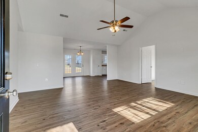 202 Cottonwood Dr, Shelbyville, TN 37160 - photo 2