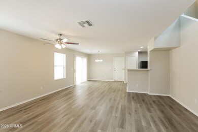 004-photo-living-room-9338463