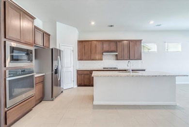 Kitchen featuring stainless steel appliances, und