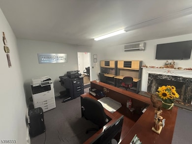 918 N Wood Ave, Linden, NJ 07036 - photo 4