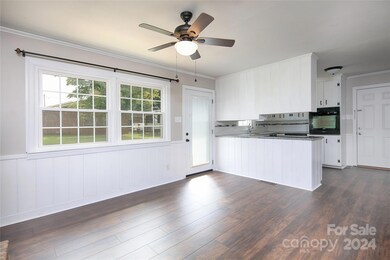 1602 Kenmore Dr, Statesville, NC 28625 - photo 5