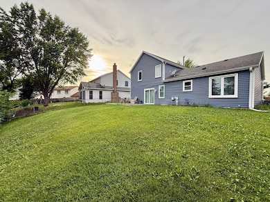 1105 Wilmington Ln, Hoffman Estates, IL 60169 - photo 2