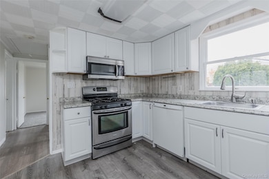 141 Wendy Dr, Holtsville, NY 11742 - photo 5