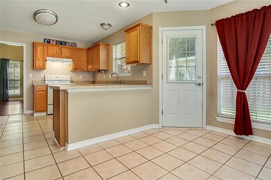 KITCHEN/DINING
