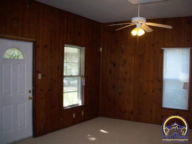 1901 SW Lane St, Topeka, KS 66604 - photo 2